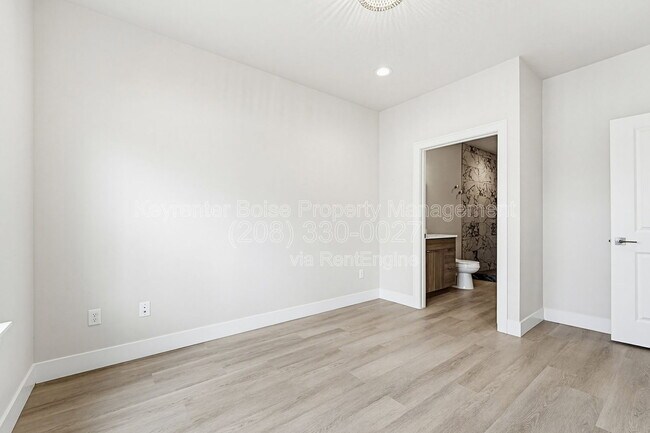 Building Photo - 4326 Greentrail