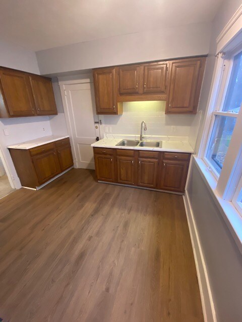 Building Photo - 1320 W 7th St