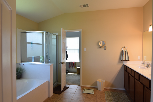 Building Photo - 2523 Red Fern Dr