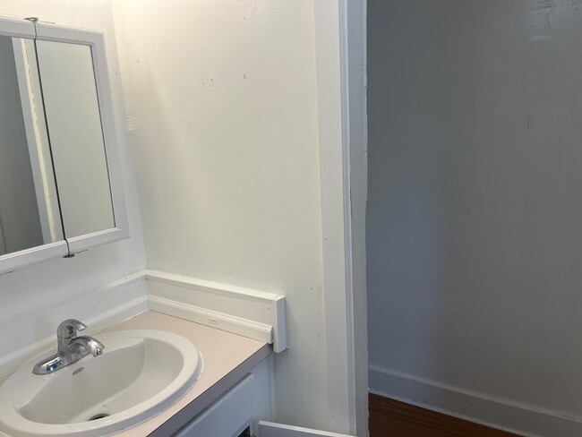 Building Photo - 328 W 17th St