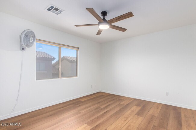 Building Photo - 8001 W Carolina Dr