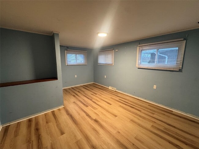 Building Photo - 9 Second St