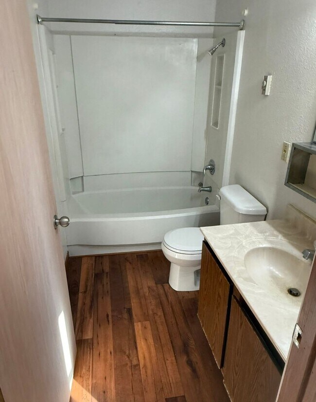 Building Photo - Jewell