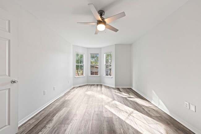 Building Photo - Beautifully Updated Townhouse in Niceville!