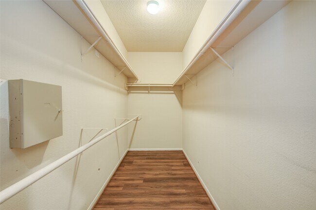 Building Photo - 18422 Auburn Woods Dr