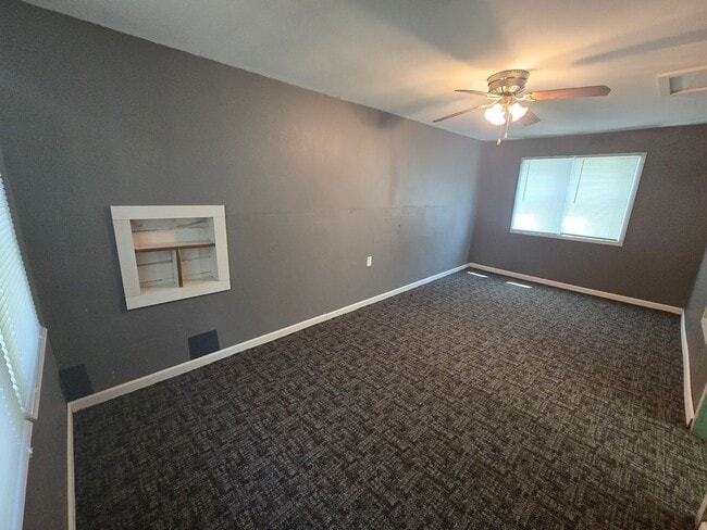 Building Photo - 3 bedroom, large privacy fenced in yard, oversized garage