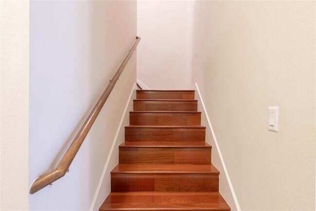 Building Photo - 13800 Lyndhurst St