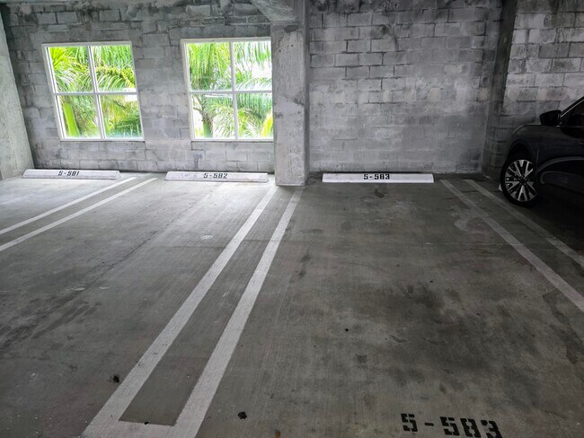 Building Photo - 700 E Boynton Beach Blvd