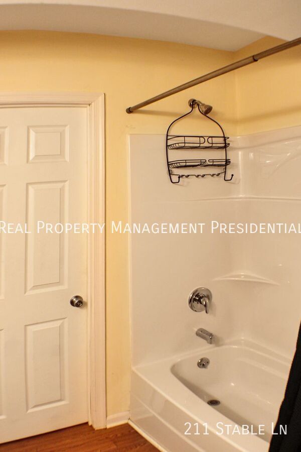 Building Photo - 211 Stable Ln