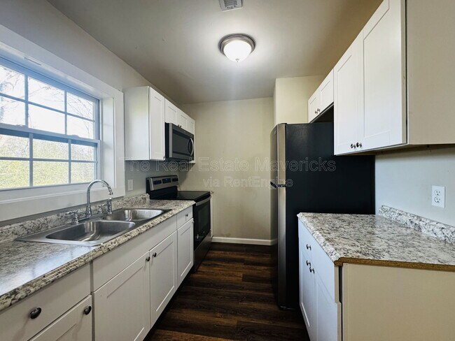 Building Photo - 63 Trinity Rd