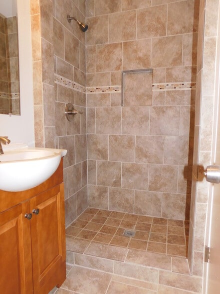 Building Photo - 2500 Morningside Dr