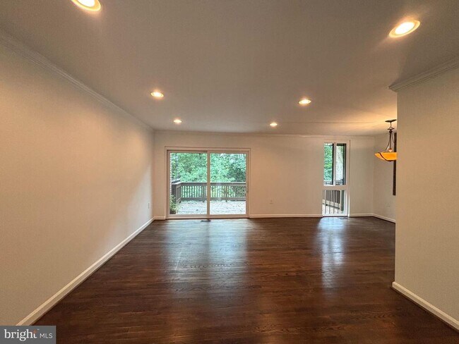 Building Photo - 8022 Inverness Ridge Rd