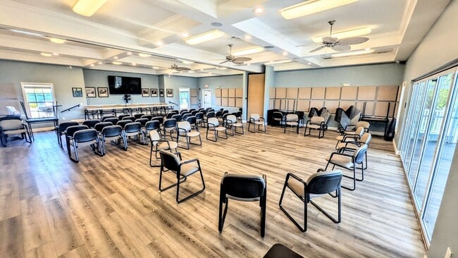 Building Photo - Seasonal/short term 2/2 vacation condo close to Anna Maria