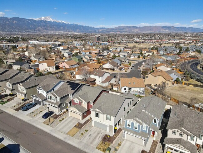 Building Photo - Modern 3-Bedroom Home for Rent in Chapel H...