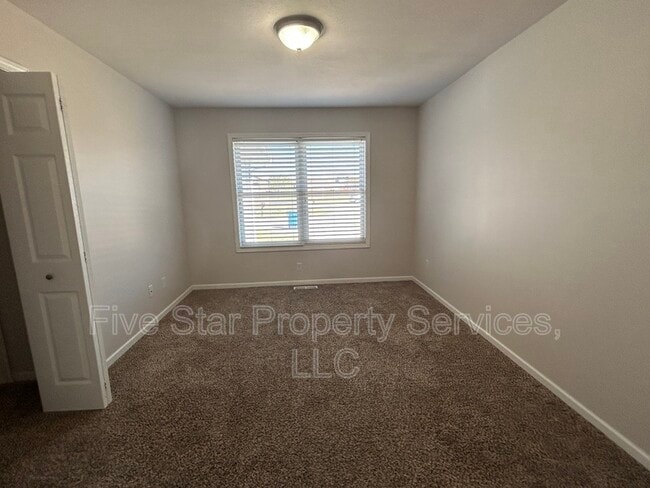 Building Photo - 1414 School House Ln