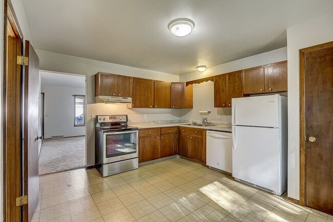 Building Photo - 40 N Lakewood Gardens Ln