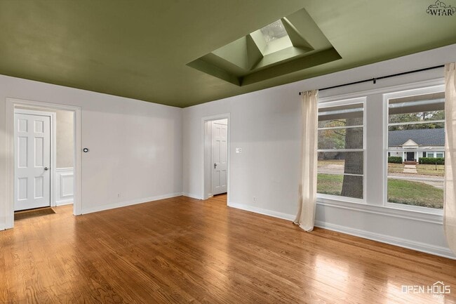 Building Photo - 1644 Ardath Ave