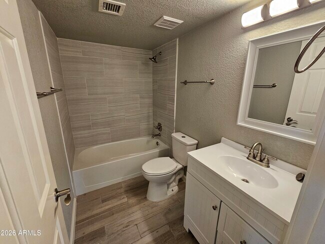 Building Photo - 10301 N 70th St