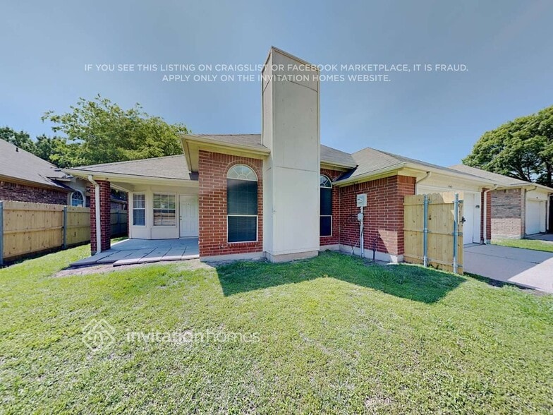 Building Photo - 1046 Essex Dr