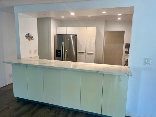 Building Photo - Modern Coastal Oasis: 1 Bedroom, 1 Bath All-Inclusive Retreat in Hawaii Kai