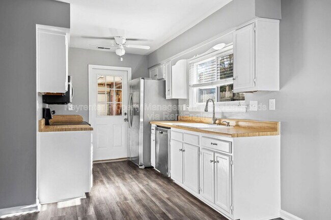 Building Photo - 5408 Chatham Lake Dr