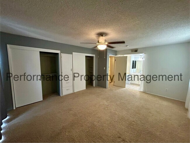 Building Photo - 2716 Catalina Dr