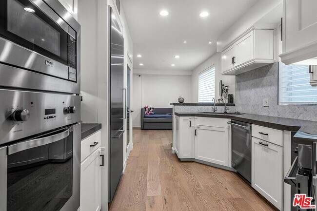 Building Photo - 2111 S Beverly Glen Blvd