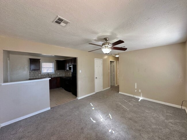 Building Photo - 4 Bedroom