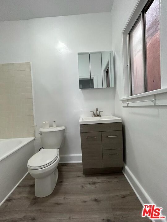 Building Photo - 759 1/2 N Ridgewood Pl