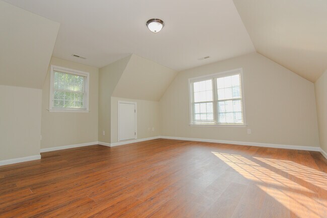 Building Photo - 1515 Hanford Hills Rd