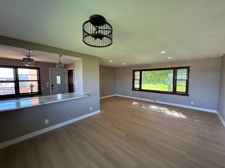 Building Photo - 21795 Longview Dr