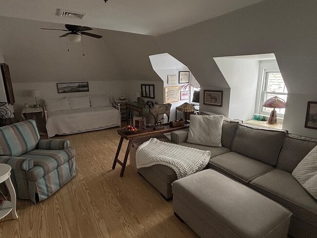 Building Photo - 5 Horton St