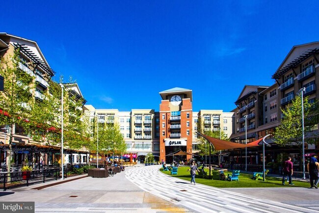 Building Photo - 3600 S Glebe Rd