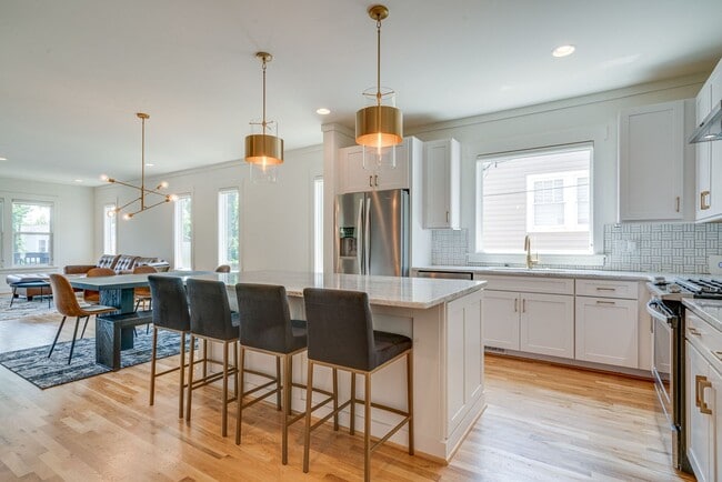 Building Photo - Partially Furnished Beauty