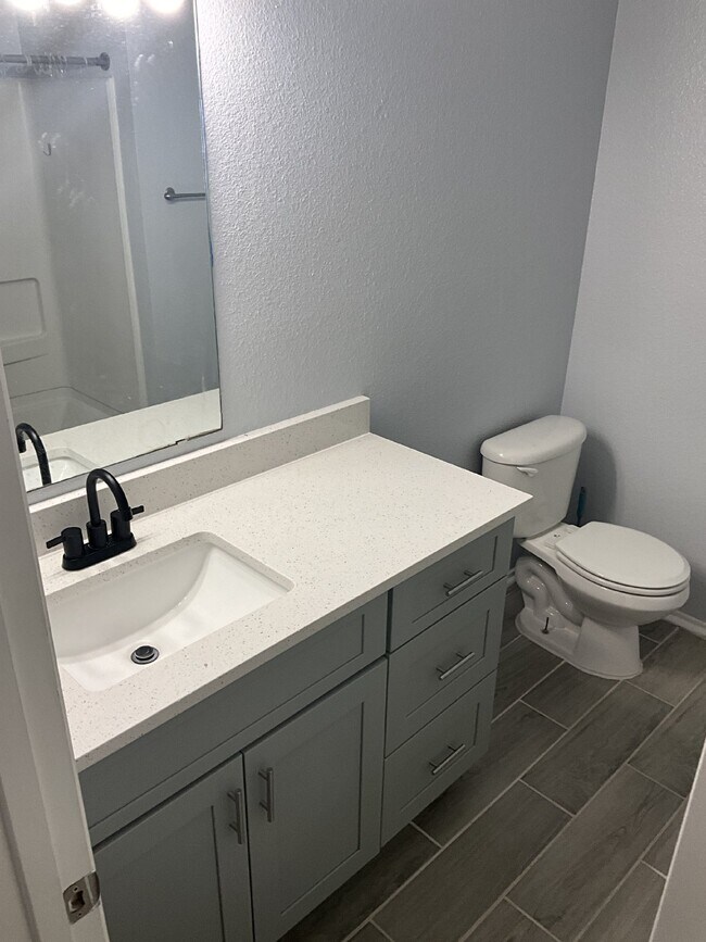 Building Photo - "Charming 3-Bedroom Haven in Selma with Granite Elegance!"