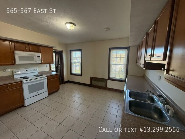 Building Photo - 565-567 East St-