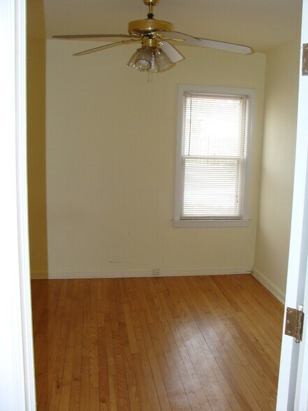 Building Photo - 677 Deer St