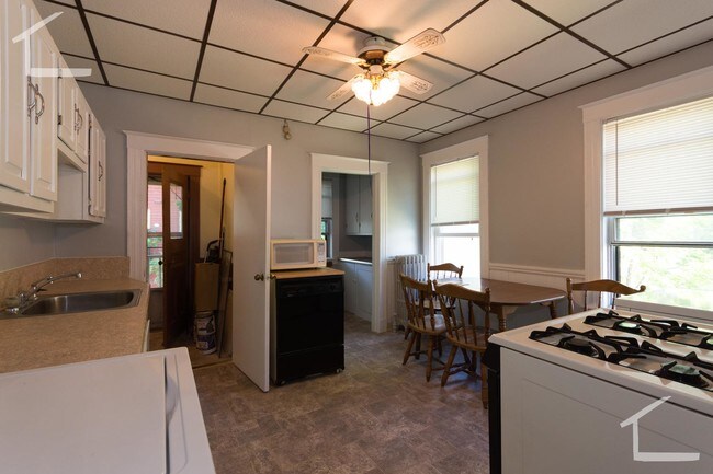 Building Photo - 116 Pearson Ave