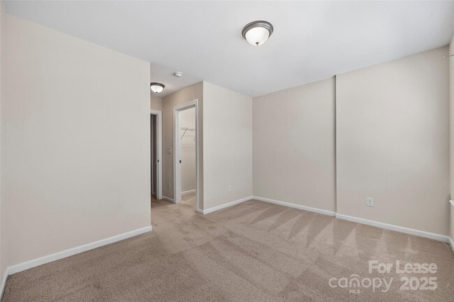 Building Photo - 1112 Roderick Dr