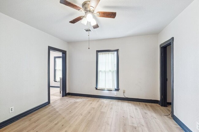 Building Photo - 215 Morrell St
