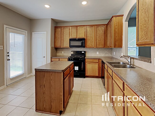 Building Photo - 28818 Hidden Cove Dr