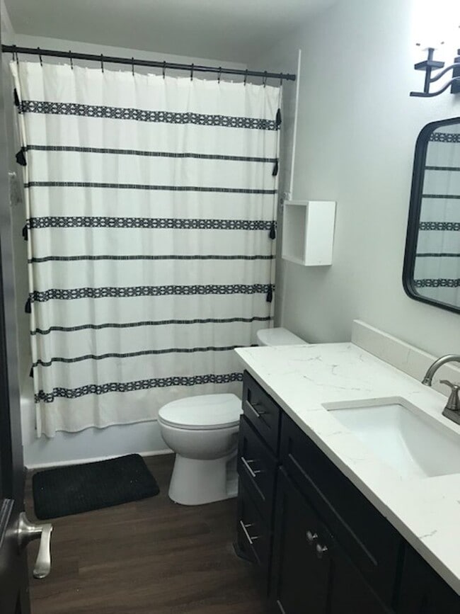 Building Photo - Breckenridge House