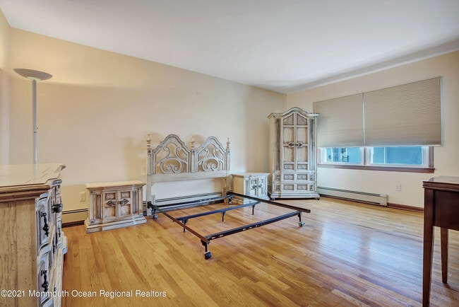 Building Photo - 1637 Holbrook St