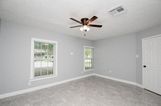 Building Photo - 4222 Cicada Ln