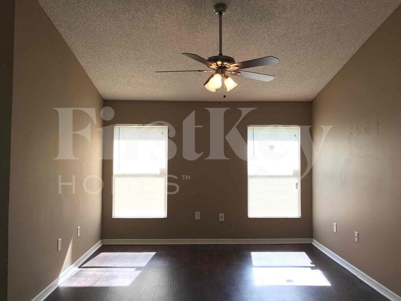 Building Photo - 6524 Viewpoint Ct