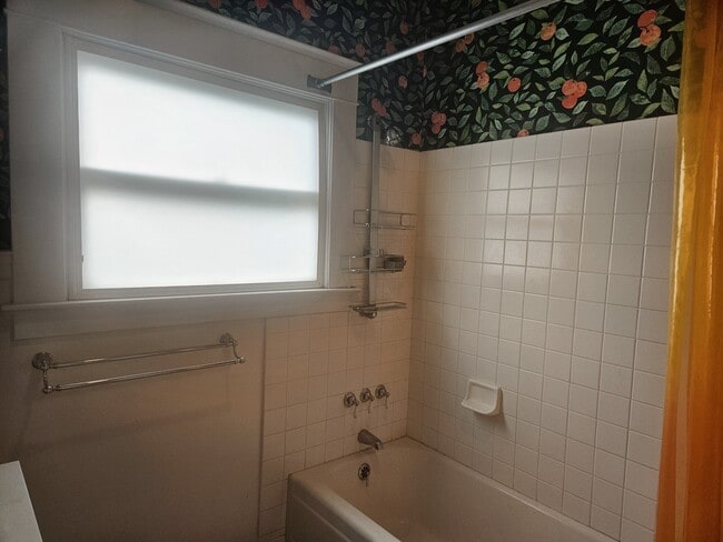 Building Photo - 5805 NE 30th Ave