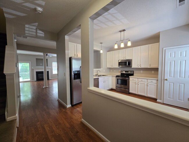 Building Photo - Charming Townhome in Established South Dur...
