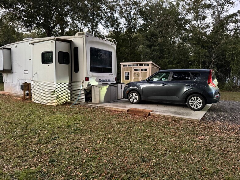 Building Photo - 11947 Woodland Ave