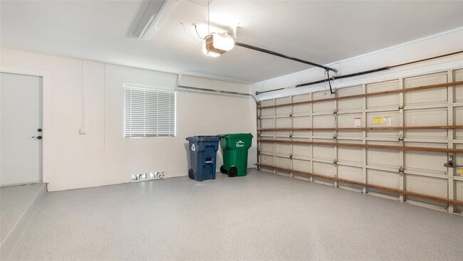 Building Photo - 6411 NW 54th Dr