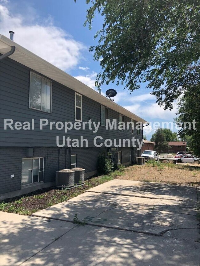 Building Photo - 1054 Ellen Cir